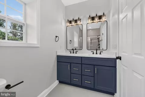 Bath - 7304 Dickenson St, Springfield, VA 22150 photo 6 of 7