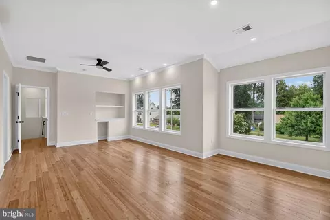 Living - 7304 Dickenson St, Springfield, VA 22150 photo 4 of 5