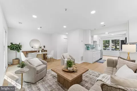 7607 Lee Landing Dr, Falls Church, VA 22043