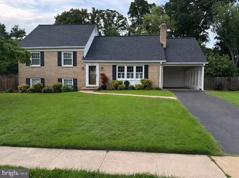 2012 Rampart Dr, Alexandria, VA 22308