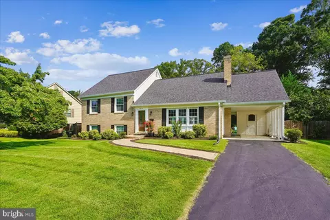 2012 Rampart Dr, Alexandria, VA 22308
