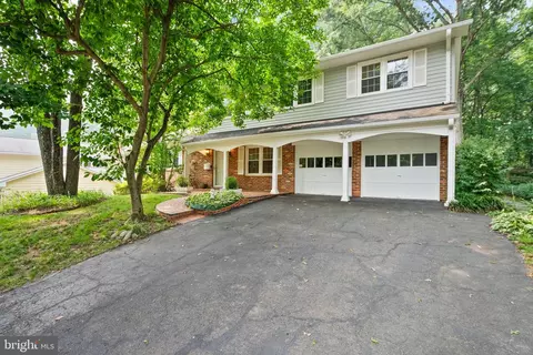 8104 Chivalry Rd, Annandale, VA 22003