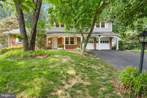 8104 Chivalry Rd, Annandale, VA 22003