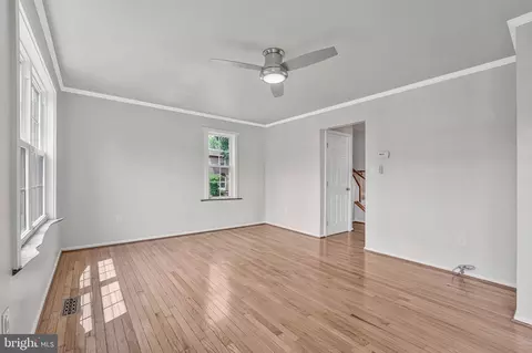 Living - 4151 Hamlin Ct, Chantilly, VA 20151 photo 5 of 8