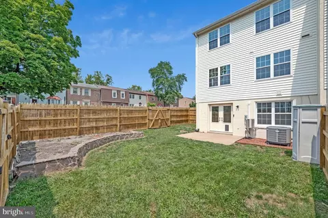 Exterior - 4151 Hamlin Ct, Chantilly, VA 20151 photo 3 of 7