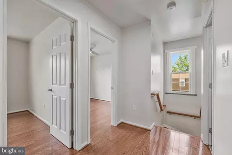 Entry Way - 4151 Hamlin Ct, Chantilly, VA 20151 photo 4 of 5