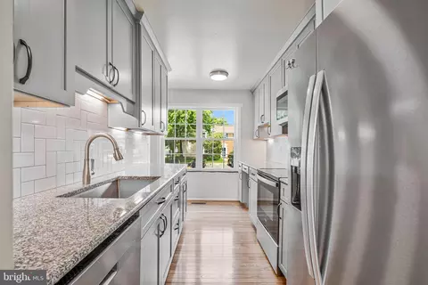 Kitchen - 4151 Hamlin Ct, Chantilly, VA 20151 photo 3 of 3