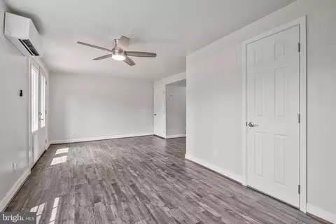 Living - 4151 Hamlin Ct, Chantilly, VA 20151 photo 8 of 8
