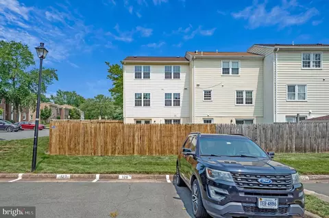 Exterior - 4151 Hamlin Ct, Chantilly, VA 20151 photo 5 of 7