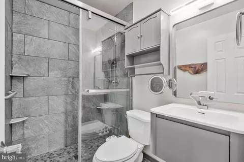 Bath - 4151 Hamlin Ct, Chantilly, VA 20151 photo 1 of 4