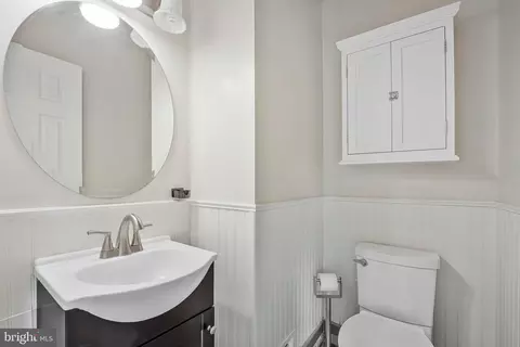 Entry Way - 4151 Hamlin Ct, Chantilly, VA 20151 photo 3 of 5