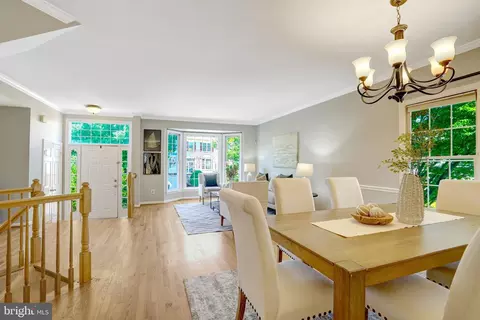 5807 Clapham Rd, Alexandria, VA 22315