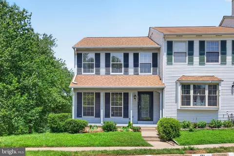 6920 Hovingham Ct, Centreville, VA 20121