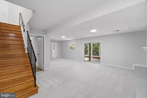 Living - 6922 Sydenstricker Rd, Springfield, VA 22152 photo 11 of 16