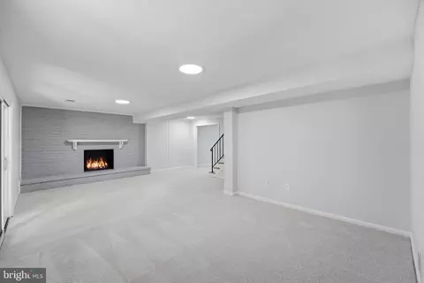 Living - 6922 Sydenstricker Rd, Springfield, VA 22152 photo 16 of 16