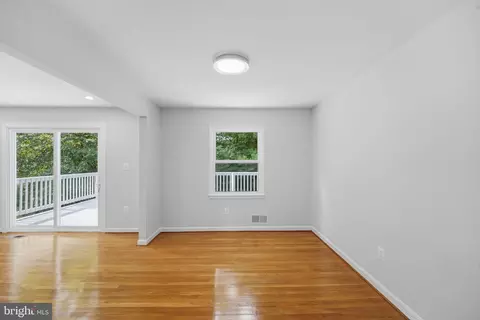 Living - 6922 Sydenstricker Rd, Springfield, VA 22152 photo 5 of 16