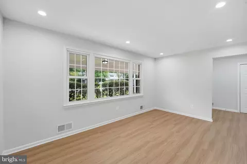 Living - 6922 Sydenstricker Rd, Springfield, VA 22152 photo 4 of 16