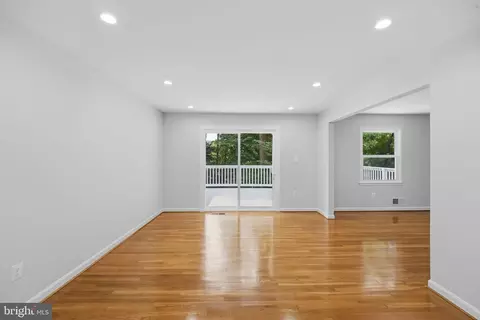 Living - 6922 Sydenstricker Rd, Springfield, VA 22152 photo 10 of 16