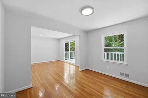 Living - 6922 Sydenstricker Rd, Springfield, VA 22152 photo 6 of 16