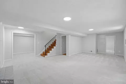 Living - 6922 Sydenstricker Rd, Springfield, VA 22152 photo 13 of 16