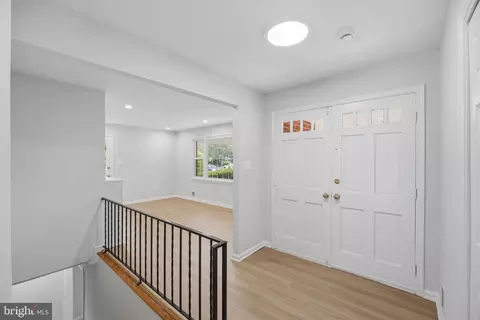 Entry Way - 6922 Sydenstricker Rd, Springfield, VA 22152 photo 3 of 4