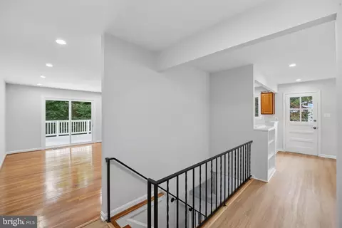 Entry Way - 6922 Sydenstricker Rd, Springfield, VA 22152 photo 4 of 4