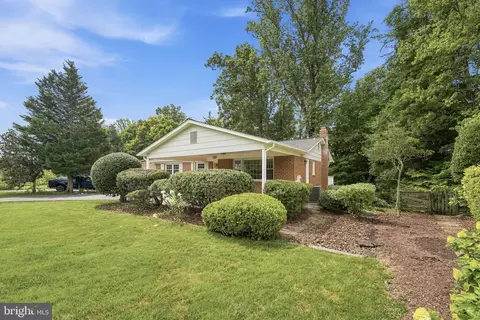Exterior - 6922 Sydenstricker Rd, Springfield, VA 22152 photo 4 of 13