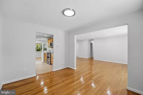 Living - 6922 Sydenstricker Rd, Springfield, VA 22152 photo 7 of 16