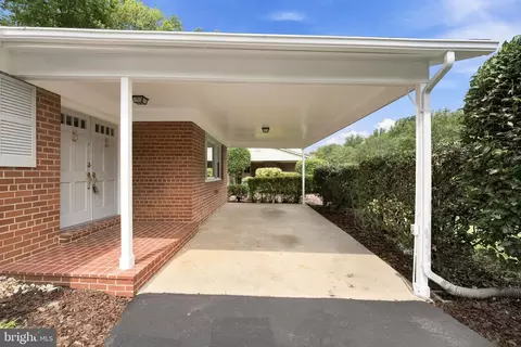 Exterior - 6922 Sydenstricker Rd, Springfield, VA 22152 photo 2 of 13