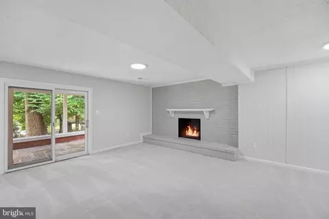 Living - 6922 Sydenstricker Rd, Springfield, VA 22152 photo 14 of 16
