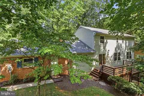 Exterior - 10811 Midsummer Dr, Reston, VA 20191 photo 5 of 6