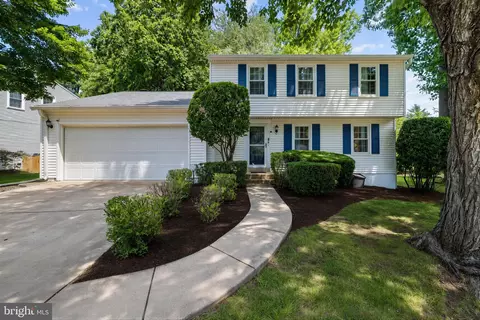14564 Woodland Ridge Dr, Centreville, VA 20121