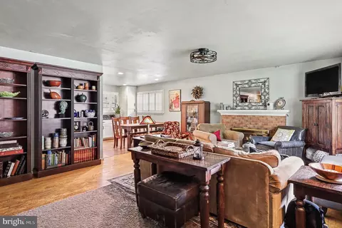Living - 7907 Slidell Ln, Springfield, VA 22151 photo 1 of 2
