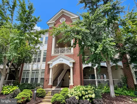 7712 Haynes Point Way #B, Alexandria, VA 22315