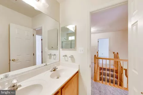 Bath - 6228 Garden Rd, Springfield, VA 22152 photo 3 of 4