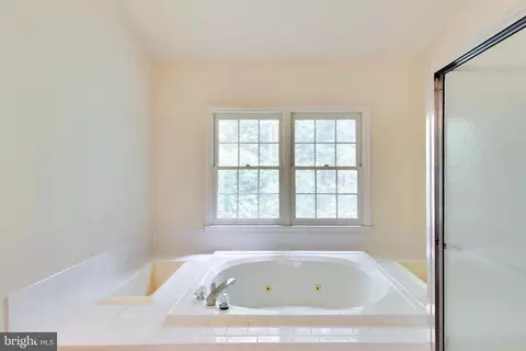 Bath - 6228 Garden Rd, Springfield, VA 22152 photo 2 of 4