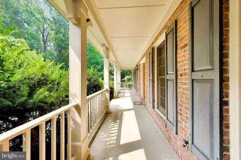 Exterior - 6228 Garden Rd, Springfield, VA 22152 photo 5 of 7