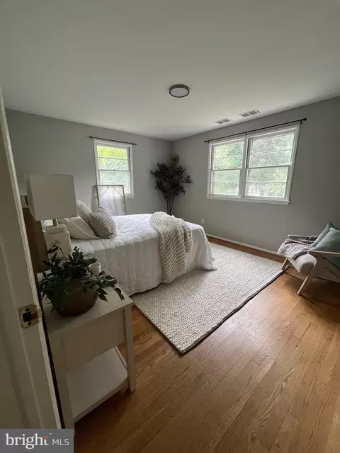 7526 June St, Springfield, VA 22150 photo 2