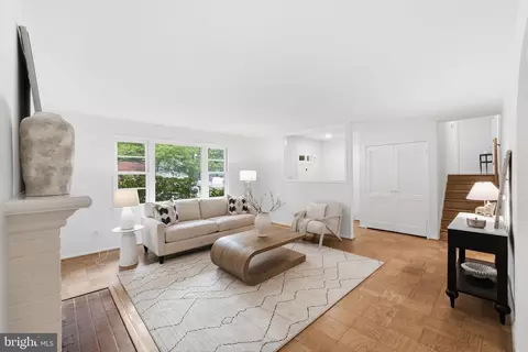 Living - 7526 June St, Springfield, VA 22150 photo 3 of 4