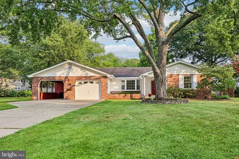 8808 Mcnair Dr, Alexandria, VA 22309
