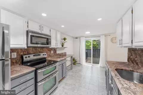 Entry Way - 2235 Wheelwright Ct, Reston, VA 20191 photo 2 of 3