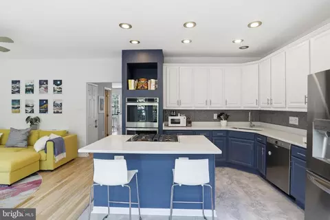 7333 Hampton Manor Pl, Springfield, VA 22150 photo 2
