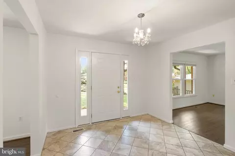 Entry Way - 8902 Huxley Ct, Springfield, VA 22153 photo 7 of 10