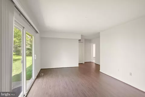 Living - 8902 Huxley Ct, Springfield, VA 22153 photo 5 of 12