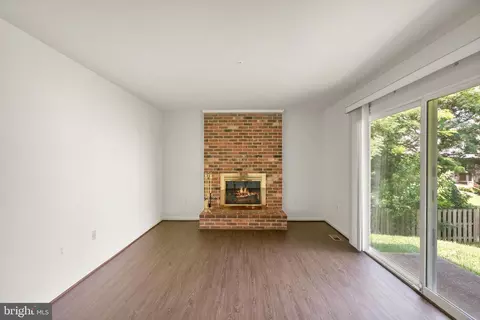 Living - 8902 Huxley Ct, Springfield, VA 22153 photo 2 of 12