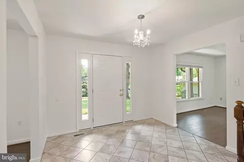 Entry Way - 8902 Huxley Ct, Springfield, VA 22153 photo 3 of 10