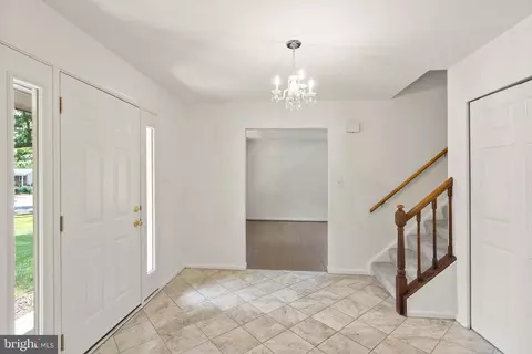 Entry Way - 8902 Huxley Ct, Springfield, VA 22153 photo 8 of 10