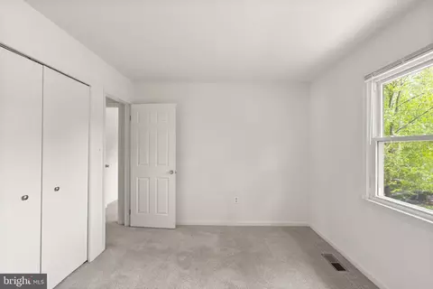 Bedroom - 8902 Huxley Ct, Springfield, VA 22153 photo 6 of 10