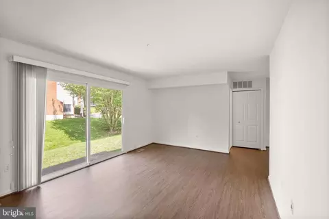 Living - 8902 Huxley Ct, Springfield, VA 22153 photo 9 of 12