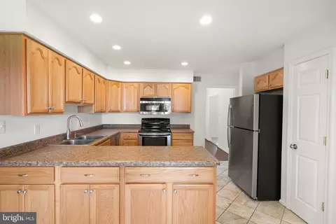 Kitchen - 8902 Huxley Ct, Springfield, VA 22153 photo 5 of 7